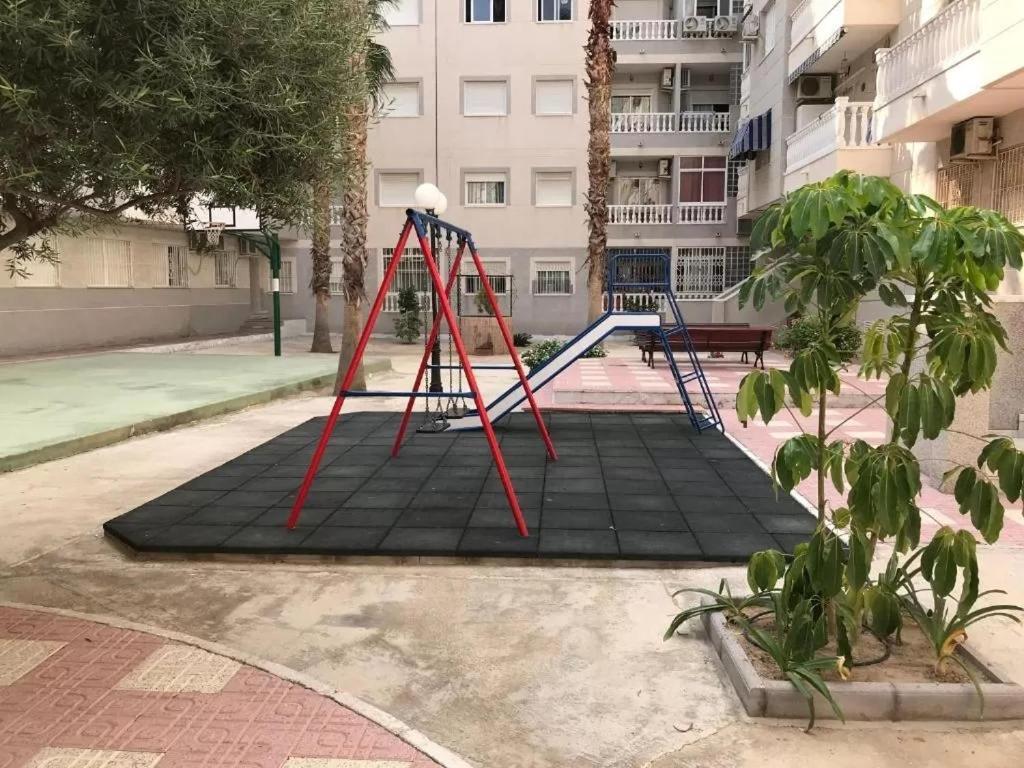 Mila Sloneczny Apartament W Torrevieja Centrum Exterior foto
